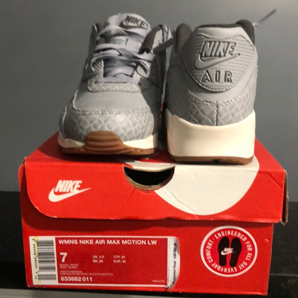 WMNS NIKE AIR MAX MOTION LW